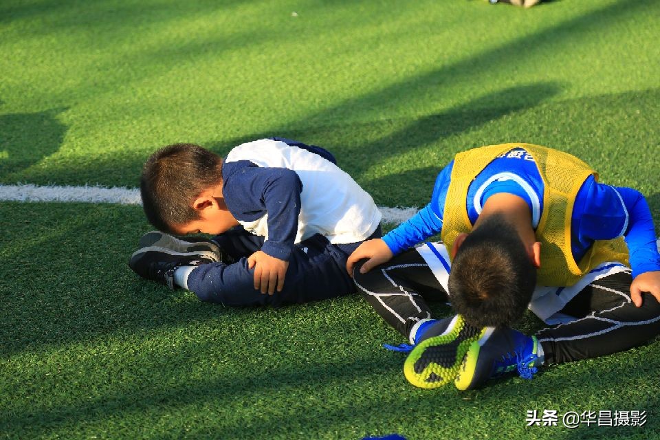 小孩足球训练15秒短视频,儿童足球爆发力和速度训练