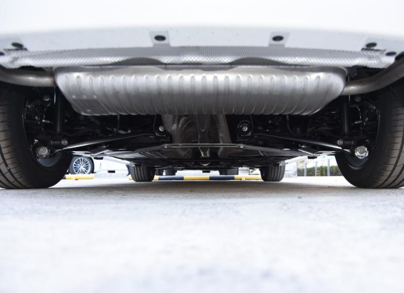 2023款奔驰a180l和宝马120i,奔驰a级180和200哪个更值得买