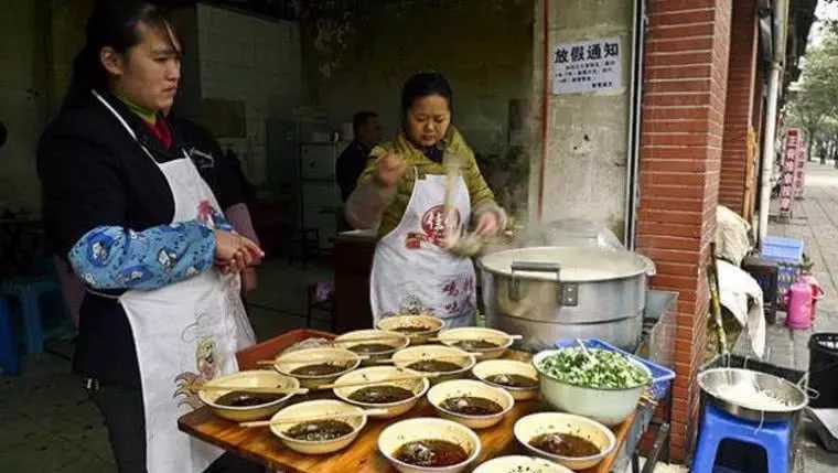 重庆人最爱的豌杂面,重庆人板凳面