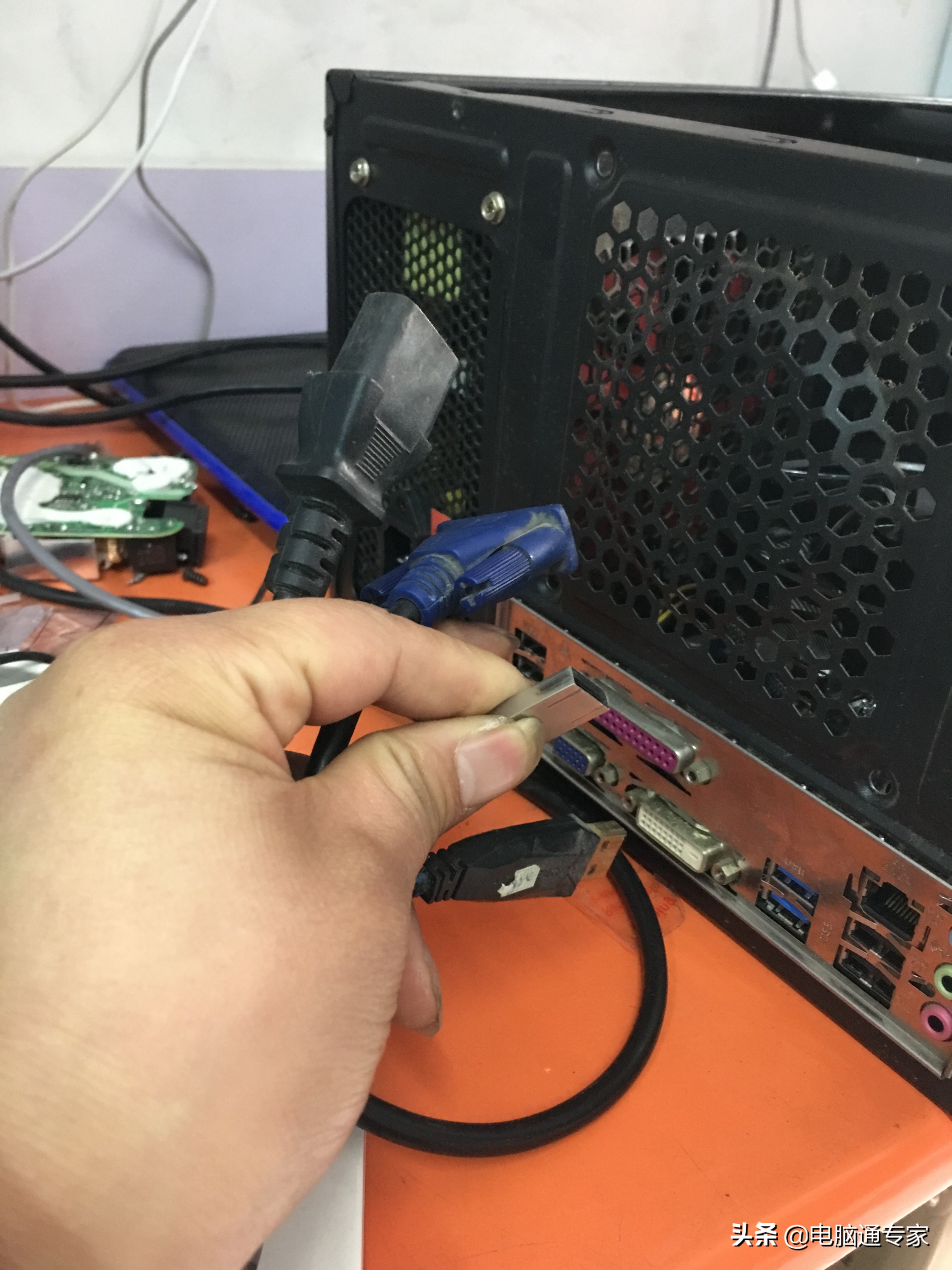 台式电脑能正常开机屏幕不显示,台式电脑怎么开机不显示屏幕