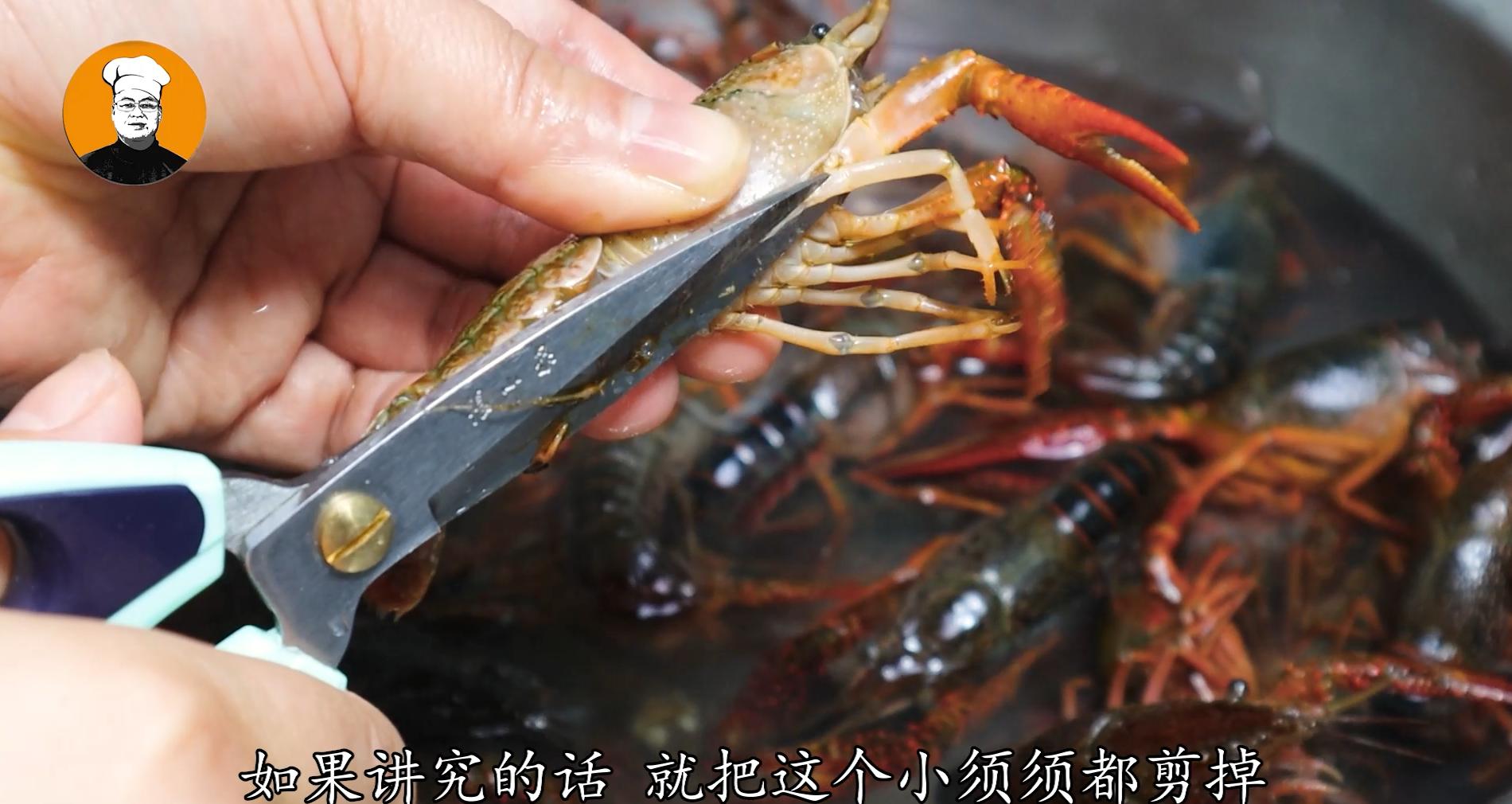 洗龙虾放盐还是放醋,用面粉和醋清洗龙虾