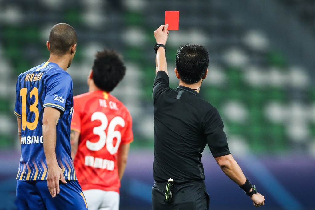 何超莲发文道歉,何超莲发长文感谢父亲反问式道歉