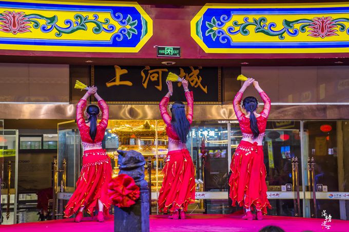 开封不要门票的小吃街,开封有个室内的小吃街