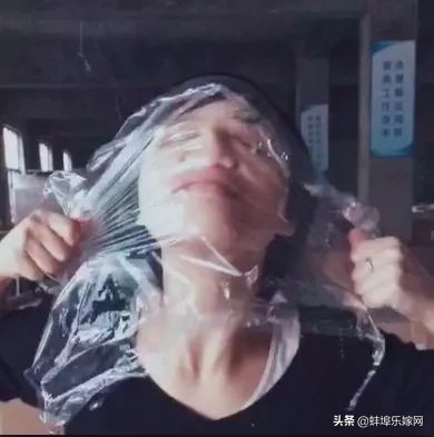 新郎接亲大姨堵门要红包完整视频,新郎接亲遇萌娃军团堵门讨红包