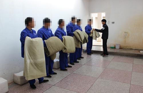 看守所送衣服星期天可以送吗,能送衣服给监狱人员吗