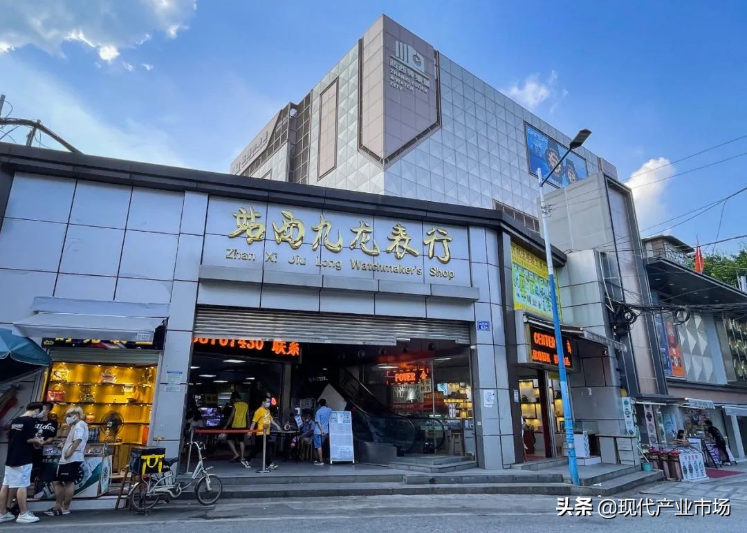 中国最大的钟表城，不想输给时间