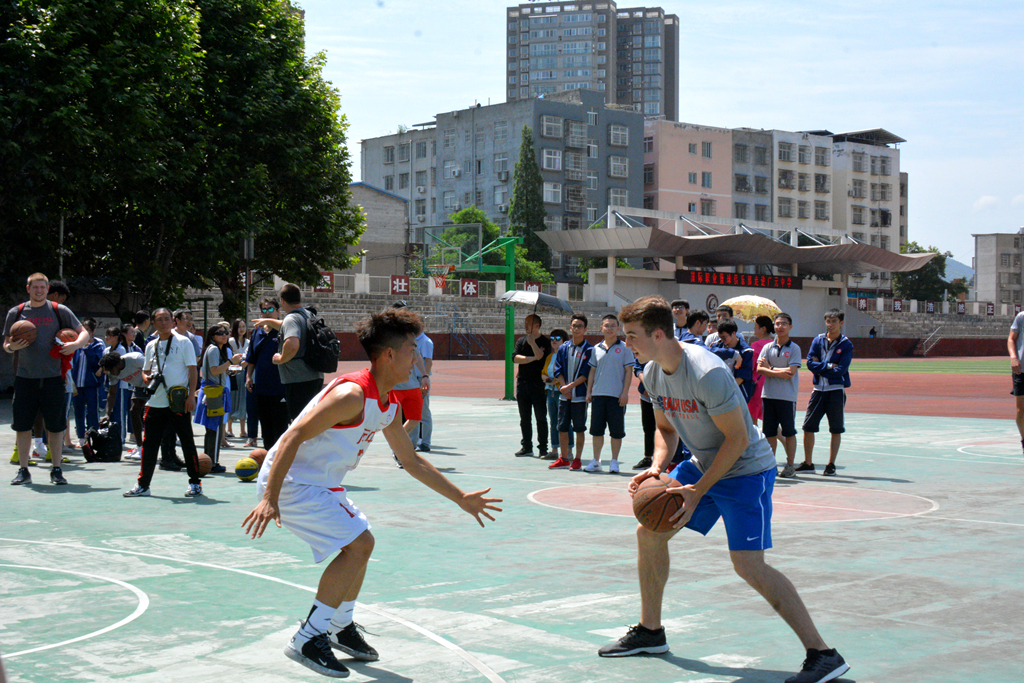 美国和西班牙篮球比赛,美国和西班牙篮球队来岚皋