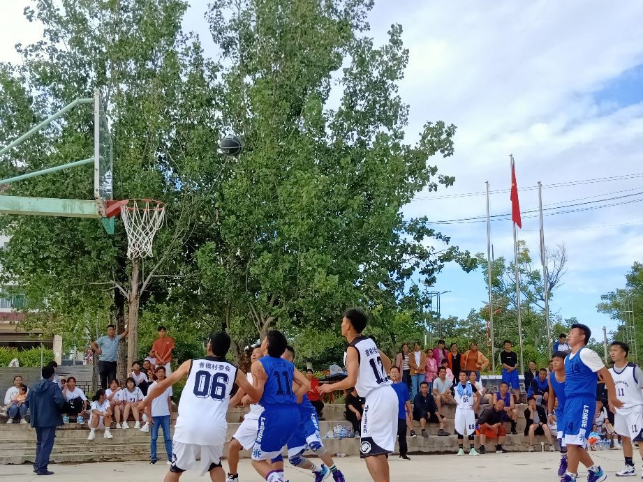 鏈邯甯傚疄楠屼腑瀛﹀北涓婅繍鍔ㄤ細,灞变笂鐨勮繍鍔ㄤ細