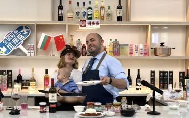 10国外交官组欧洲直播天团“中东欧优品云上展”拼多多开幕