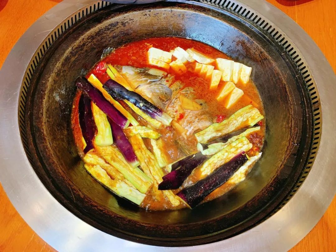 长春老灶台铁锅,长春农村小笨鸡特色饭店