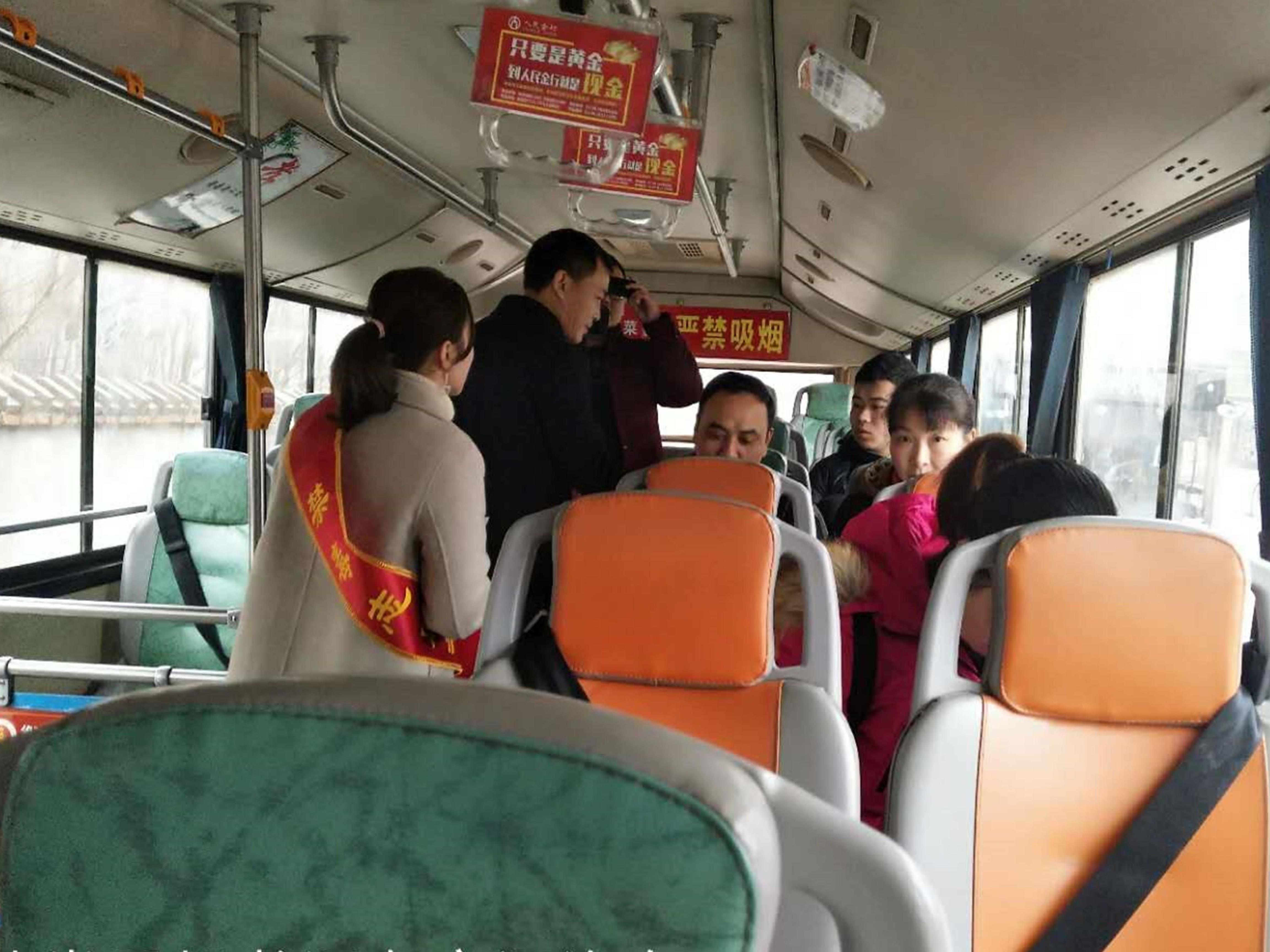 衡阳县西渡镇：送春联送祝福送禁毒知识