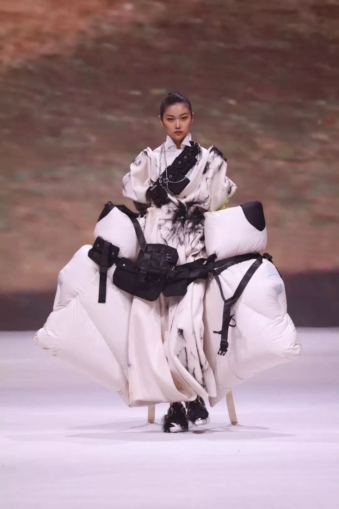 国际超模刘雯何穗,何穗刘雯谁的出场费高