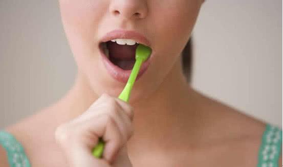 早上起来嘴臭怎么解决吃什么药,早上起来嘴里异味难闻怎么办