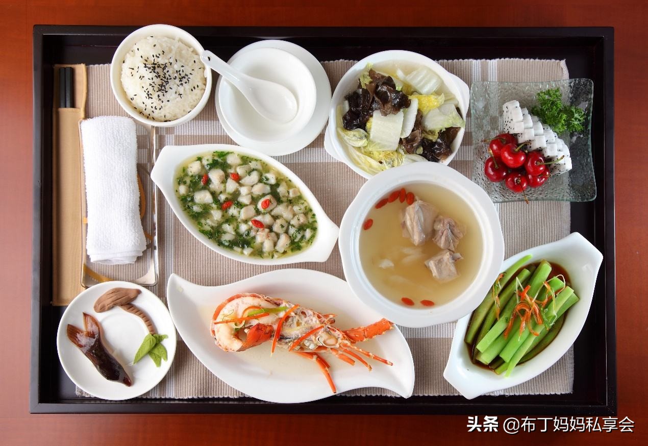 产后妈妈如何提供有营养的母乳，让宝宝健康聪明赢在第一步