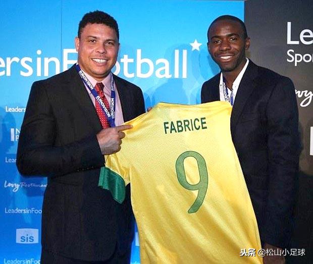 姆万巴：六年前赛场突然昏厥心脏骤停，24岁被迫退役，今回归足球