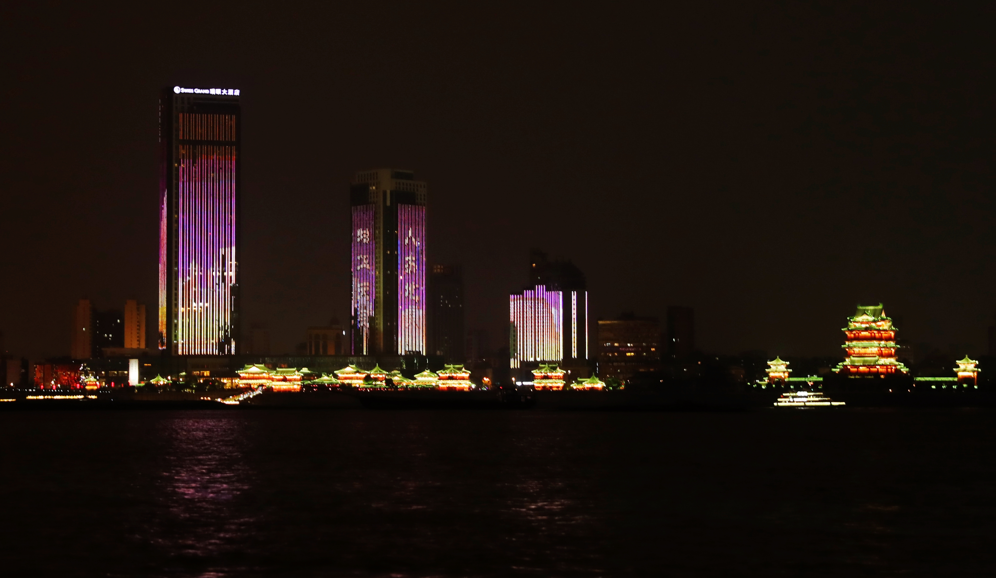 南昌一江两岸灯光秀视频,一江两岸灯光秀南昌图片