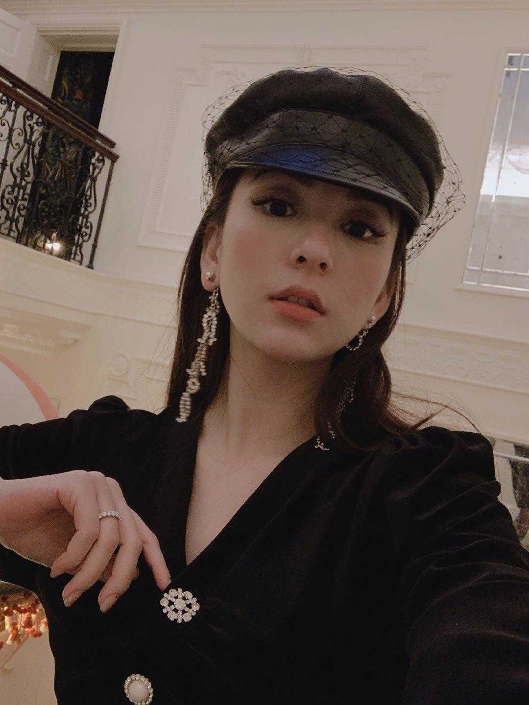 天王嫂方媛学院风造型很有英伦范,天王嫂方媛化妆前后判若两人