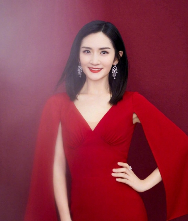 谢娜晒两次产后马甲线对比照,谢娜晒一胎二胎产后马甲线