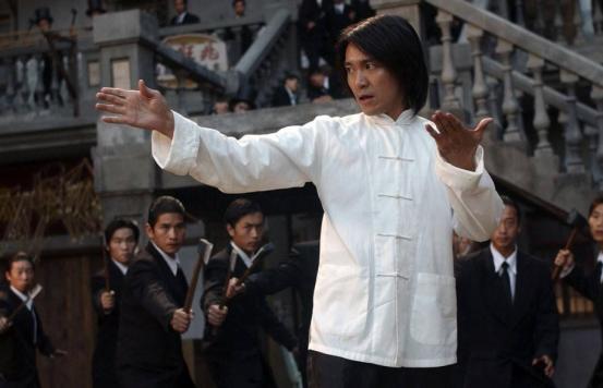 功夫里面的酱爆跳舞在哪个片段,还记得功夫里面的龅牙珍么