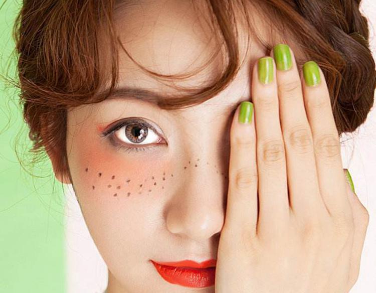 美瞳自然显眼睛有神,大眼适合戴怎样的美瞳