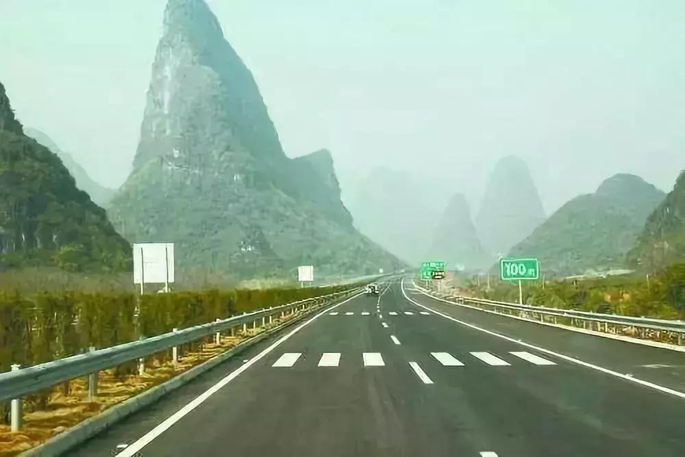 路口压线算违反禁止标线指示,开车压线几种情况扣分