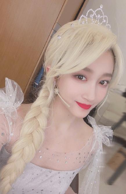 关晓彤的签名值钱吗,关晓彤签名笔