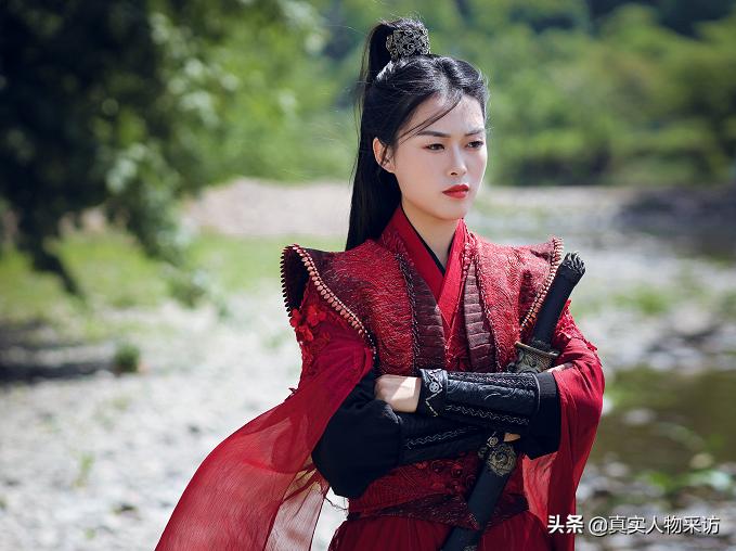 我,27岁,云南农村女孩,横店当马替3年,被马踩断手脚是经常事