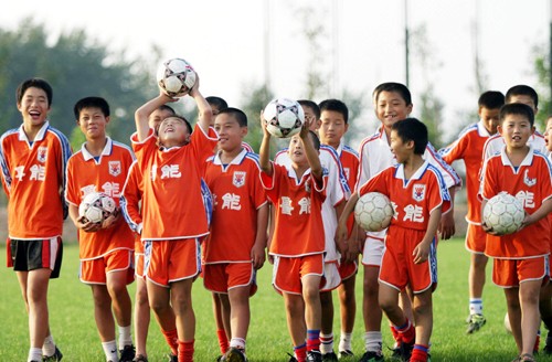 中国梅西阿根廷,梅西是在哪里青训的