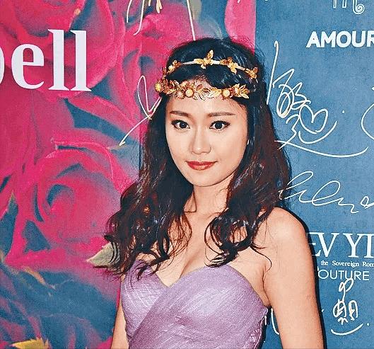 22岁嫁入豪门，结婚8年只剩44斤，嫩模伍智恒究竟经历了什么