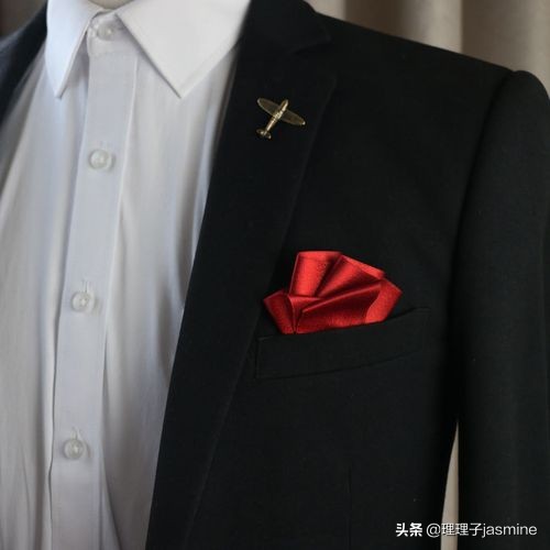 男士西装内搭如何穿出高级感,西装男士穿搭技巧穿大还是穿小