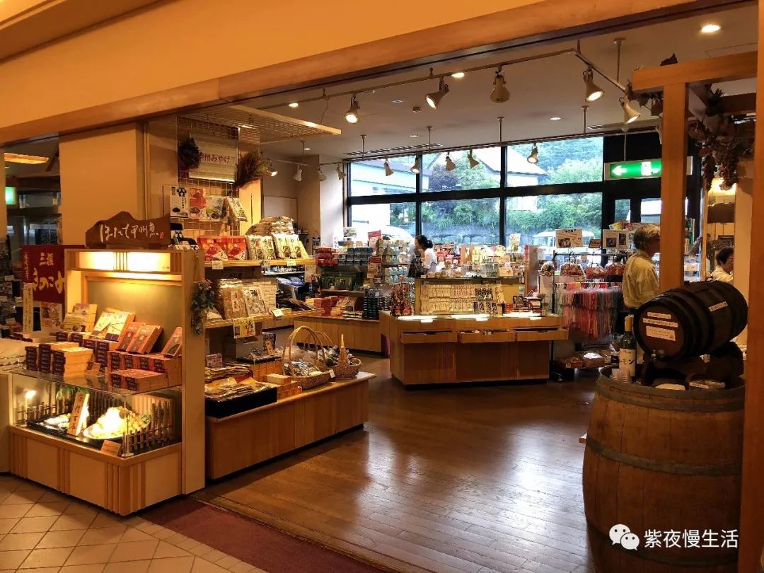 未见富士，幸运依在-秀峰阁湖月