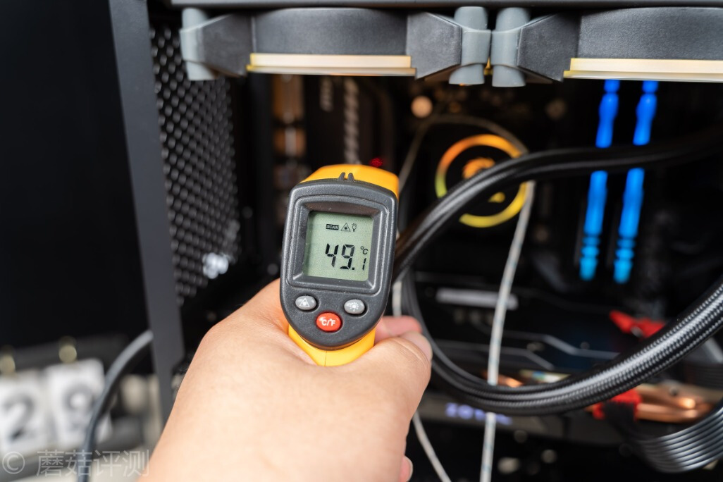 不以电感数量，论供电能力好坏、微星B460M火箭炮主板评测