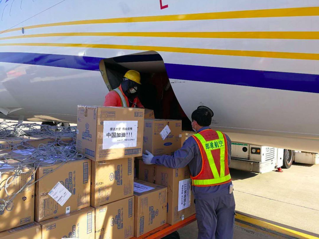 4万包卫生巾上热搜，在这场向一线女医务人员捐卫生用品的接力中，上海最早行动