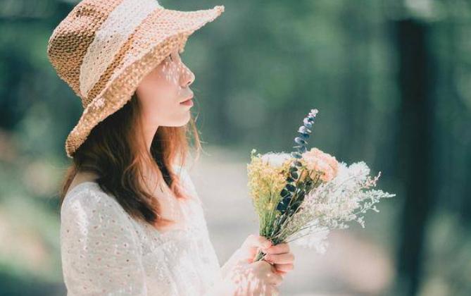 已婚男人克制不联系女人的表现,男人深爱你却不联系你也不回信息