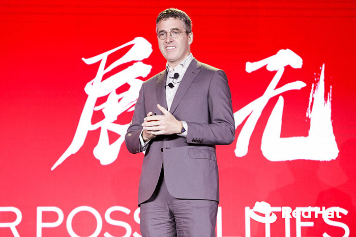 这顶鲜艳多彩的红帽，不只是躲在贝壳里的珍珠