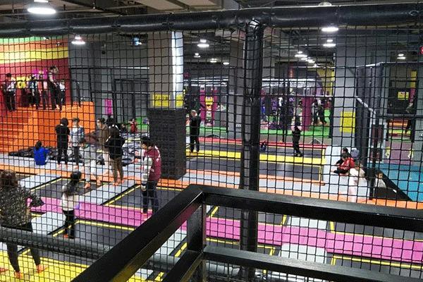 不限时的网红蹦床公园,沉浸式网红蹦床公园