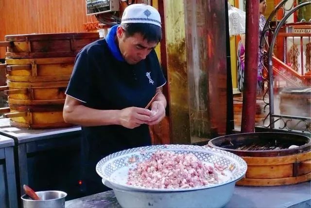 *疆新**早餐美|三步一娜扎，五步一热巴