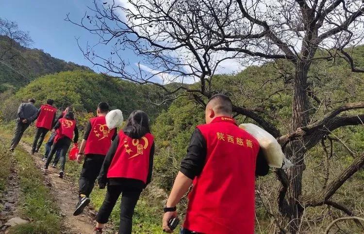 抗疫一线志愿者照片,志愿红助力疫情防控阻击战