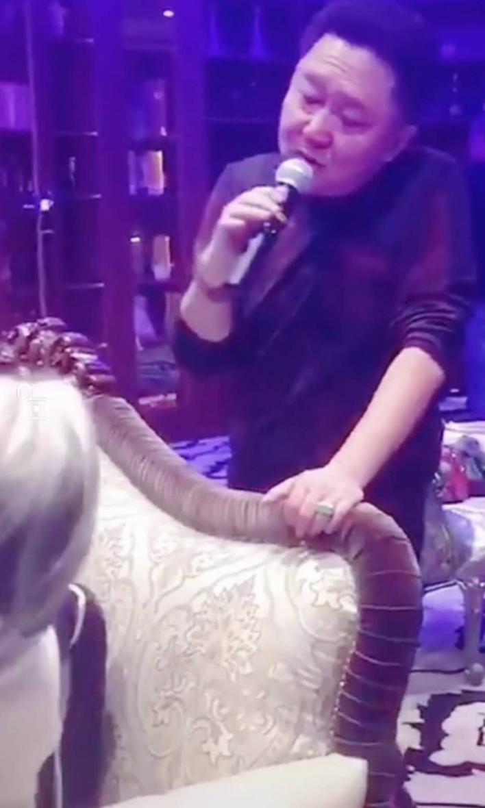 于谦唱歌笑场,于谦在ktv唱的什么歌