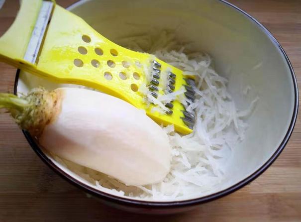 白萝卜饼做法不用面粉只加淀粉,白萝卜胡萝卜做饼要什么面粉