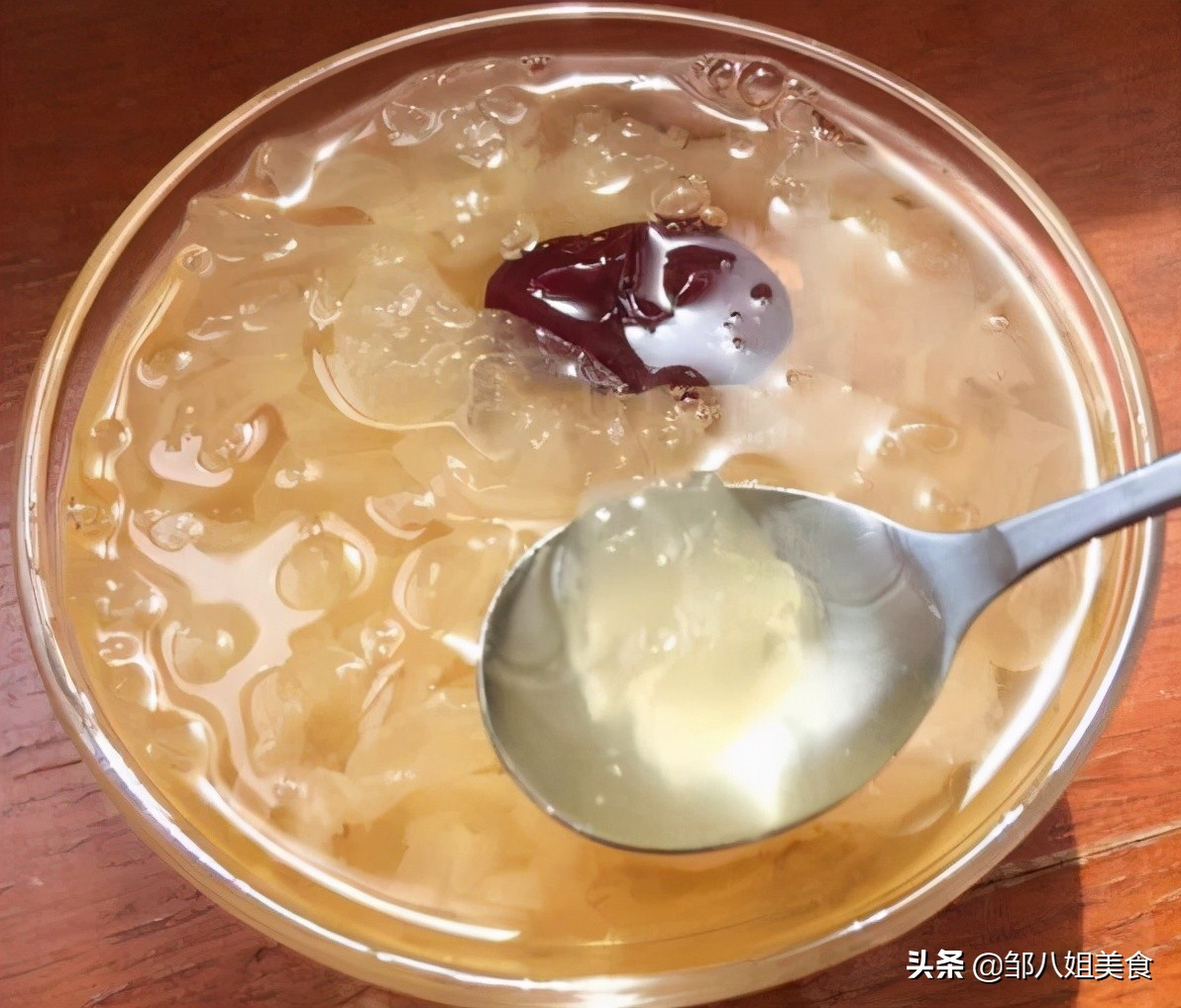 煮银耳汤提前一晚泡发怎么样,煮银耳要什么时候加西米