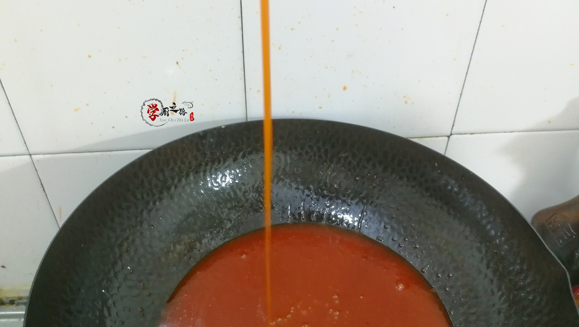 松鼠鱼口味酸甜宴客倍儿有面,厨师制作松鼠鱼