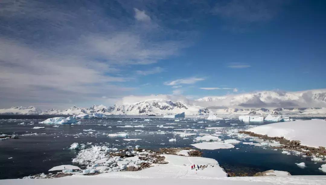 皮艇上漂流,皮筏艇海上