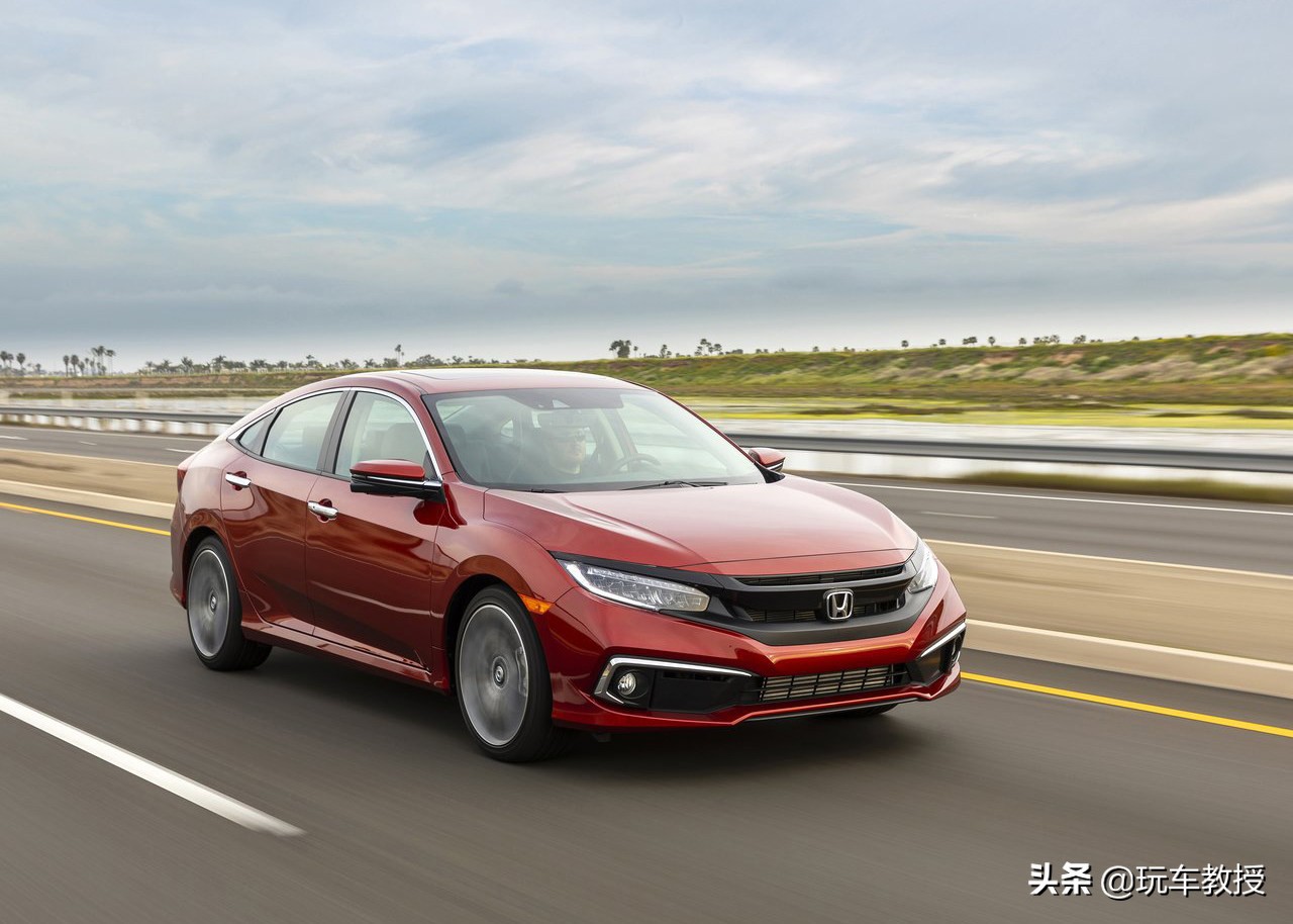 教授探店：相差1235元，加钱上宝马还是直接思域顶配？