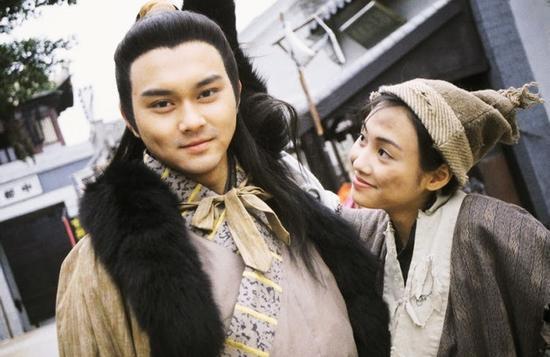 郭靖和乔峰谁的降龙十八掌厉害，郭靖有外挂，乔峰就是外挂