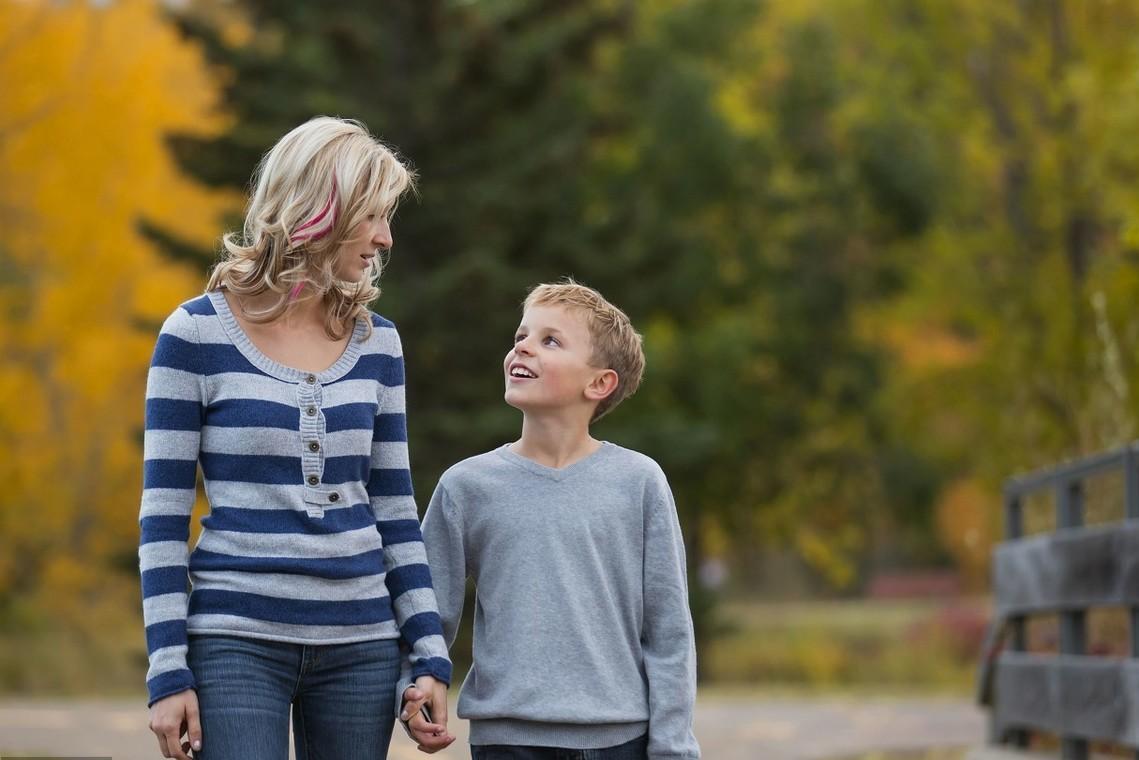 如何管教不听话顶嘴的孩子,怎么引导叛逆期孩子的顶嘴问题