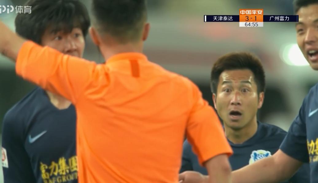 中超出现戏剧性一幕,中超名场面开场被罚下