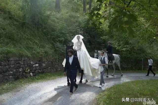 从网红到豪门阔太太的章泽天,从网红到商业女强人