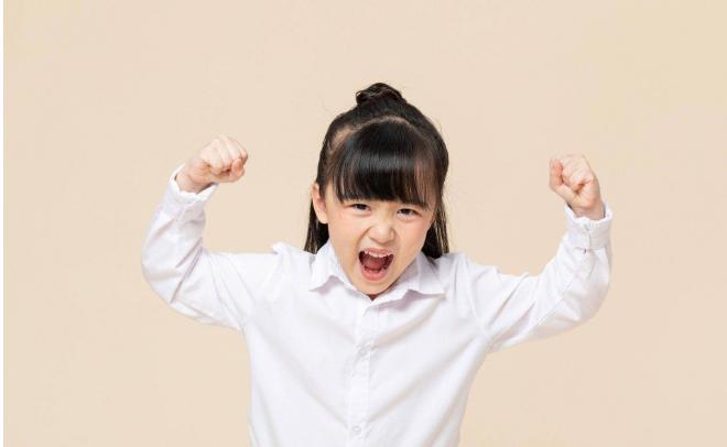 孩子犹豫不决时父母该如何引导,消除孩子的胆怯心理要做什么