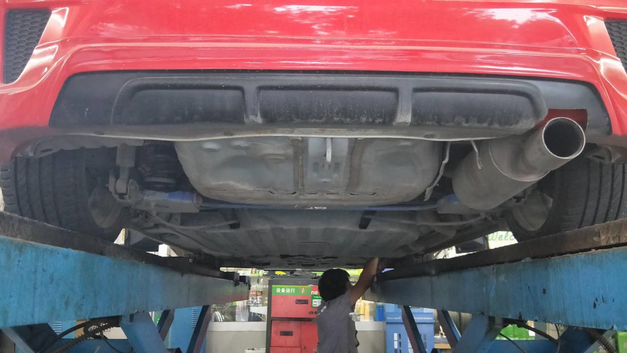 安装底盘护板不是全包围的好吗,新车需要安装底盘护板吗